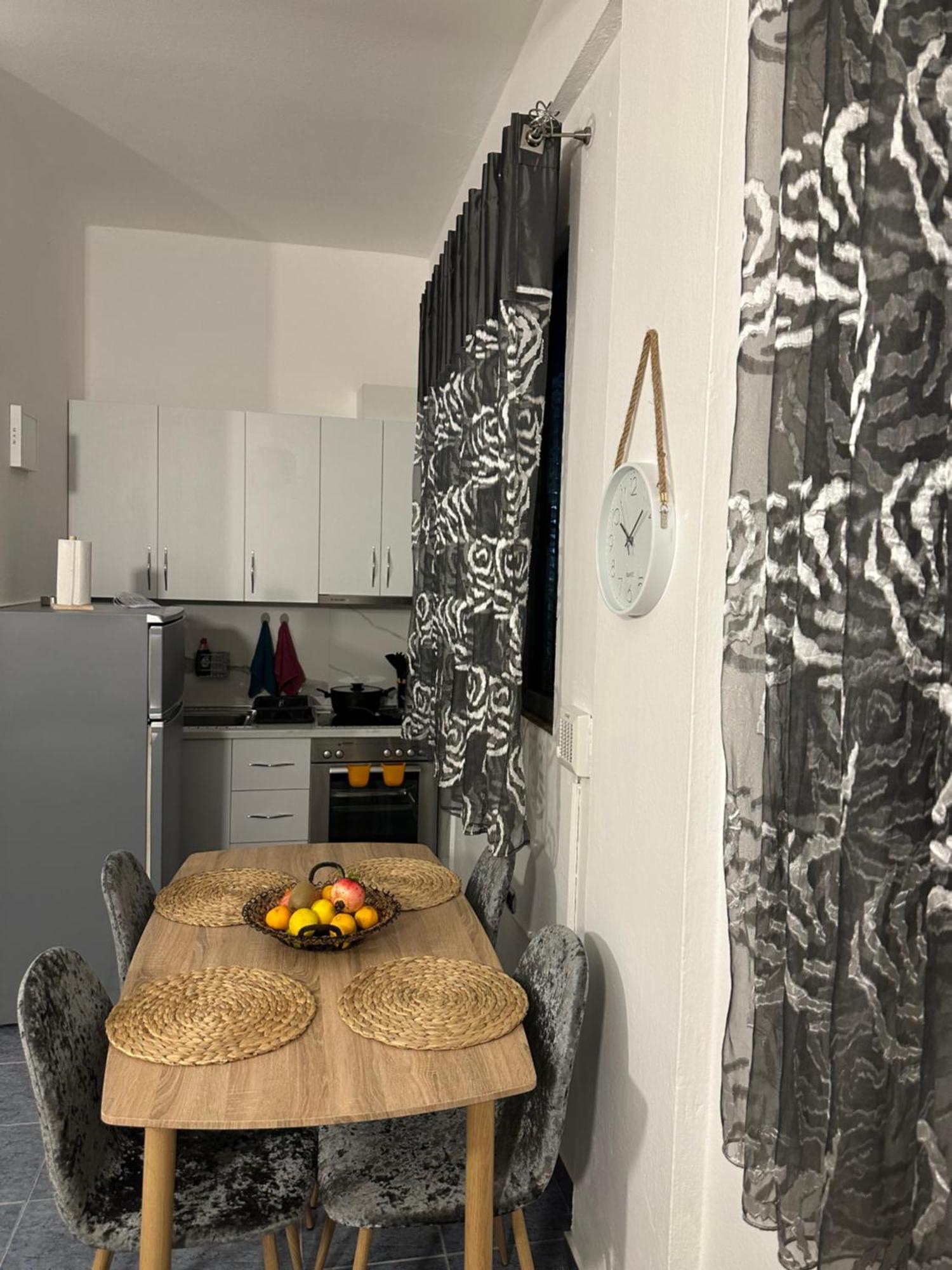 Apartment Near The Centre Of Tirana Esterno foto